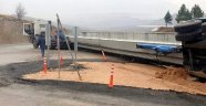 Siirt'te virajı alamayan tır devrildi: 1 yaralı