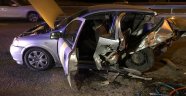 Sıkışmalı trafik kazası: 1'i ağır 4 yaralı
