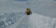 Sincik-Malatya yolunda karla mücadele sürüyor