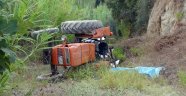Sinop'ta traktör devrildi: 1 ölü