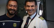 Sırbistan'a giden uçağın Malatyalı pilotundan alkış alan anons