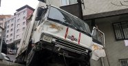 Şişli'de freni patlayan kamyonet ortalığı savaş alanına çevirdi