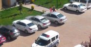 Site bahçesine çıkan çocukları polis evlerine gönderdi