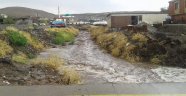 Siverek'te sağanak yağış ve dolu etkili oldu