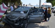 Sollamak istediği araca çarptı: 4 yaralı