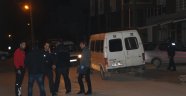 Sosyal medyada küfürleştiği şahsı sokakta bacağından vurdu