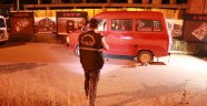 Suç makinesi hırsızlar ateş açılarak durduruldu