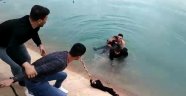Sulama kanalına düşen 2 çocuğu vatandaşlar son anda kurtardı