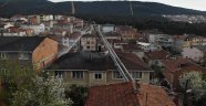 Sultanbeyli'de çatı yangını korkuttu