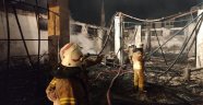 Sultanbeyli'de yatak imalathanesi alevlere teslim oldu