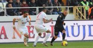 Süper Lig: Yeni Malatyaspor: 1 - DG Sivasspor: 2 (ilk yarı)