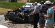Süt tankeri ile otomobil kafa kafaya çarpıştı: 1 ölü