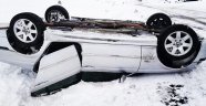 Takla atan otomobilden burnu kanamadan kurtuldu