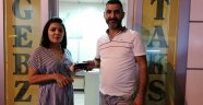 Taksi şoförü bulduğu para ve cüzdanı sahibine ulaştırdı