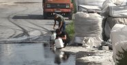Tanker devrildi akan mazotu vatandaşlar götürdü