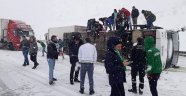 Taraftarı taşıyan otobüs devrildi: 2 yaralı