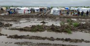 Tarım işçilerinin çadırlarını sel suları bastı