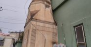 Tarsus'ta yıldırım caminin minaresine isabet etti