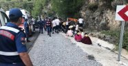 Tatil yolundaki midibüsün freni patladı: 6'sı çocuk 20 yaralı
