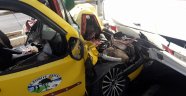 Ticari taksi ile otel servis otobüsü çarpıştı: 1 yaralı