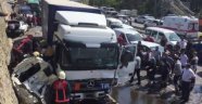 TIR dehşet saçtı: 1 ölü, 6 yaralı