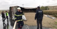 Tır devrildi: 1 yaralı