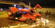 Tır ile çarpışan otomobil hurdaya döndü: 3 yaralı