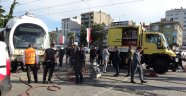 Tır ile çarpışan tramvay raydan çıktı