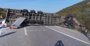 Tır ile traktör çarpıştı: 2 yaralı