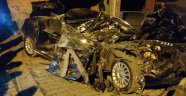Tırın çarptığı otomobil hurdaya döndü