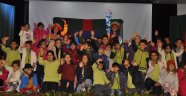 Tiyatro gösterimine çocuklardan büyük ilgi