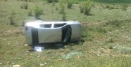 Tosya Sapaca köyünde otomobil tarlaya uçtu: 2 yaralı