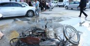 Trafiğe sinirlenip motosikletini ateşe verdi