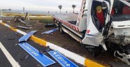 Trafik levhasını parçaladı