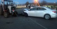 Traktör ile otomobil çarpıştı: 5 yaralı