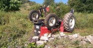 Traktör kazasında baba öldü oğlu yaralı kurtuldu