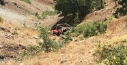 Traktör uçuruma yuvarlandı: 2 yaralı