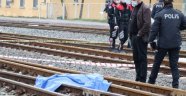 Trenin çarptığı kadın hayatını kaybetti