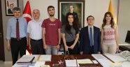 TÜBİTAK yarışmasında dereceye giren öğrencilerden rektör Kızılay'a ziyaret