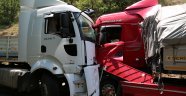 Tunceli'de tırlar kafa kafaya çarpıştı: 7 yaralı