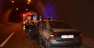 Tünelde arıza yapan otomobilini iterken canından oldu