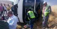 Tur otobüsü devrildi: 1 ölü 4'ü ağır 29 yaralı