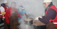 Türk Kızılayı 68 noktada depremzedelere dağıtım yapıyor