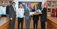 Türkiye Şampiyonasına katılan öğretmenlere çiçek