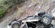 Uçuruma yuvarlanan pikap paramparça oldu, sürücü hayatını kaybetti