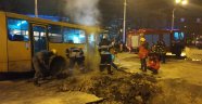 Ukrayna'da sıcak su borusu patladı asfalt çöktü