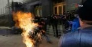 Ukrayna'da bir gösterici kendini ateşe verdi