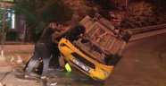 Ümraniye'de taksi takla attı: 1 yaralı