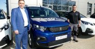 Ünlü otomobil üreticisinden camiye araba bağışı