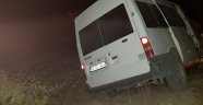 Uygulamadan kaçan minibüs şarampole uçtu